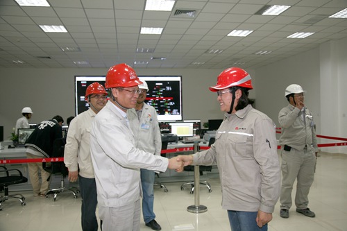 延能化項目首個裝置投入運(yùn)行——110kV總變電站一次受電成功并開始運(yùn)行1 (1)_副本.jpg