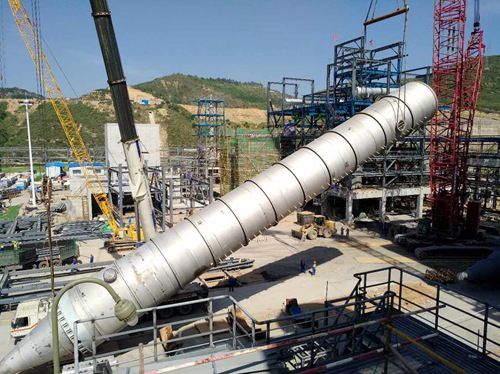 延能化項(xiàng)目聚丙烯 (PP) 裝置(D-304)脫氣倉吊裝就位1.jpg